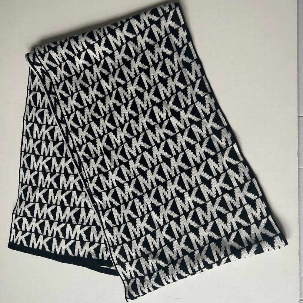 Michael Kors Scarf MK Monogram Reversible Knit Logo Black & White